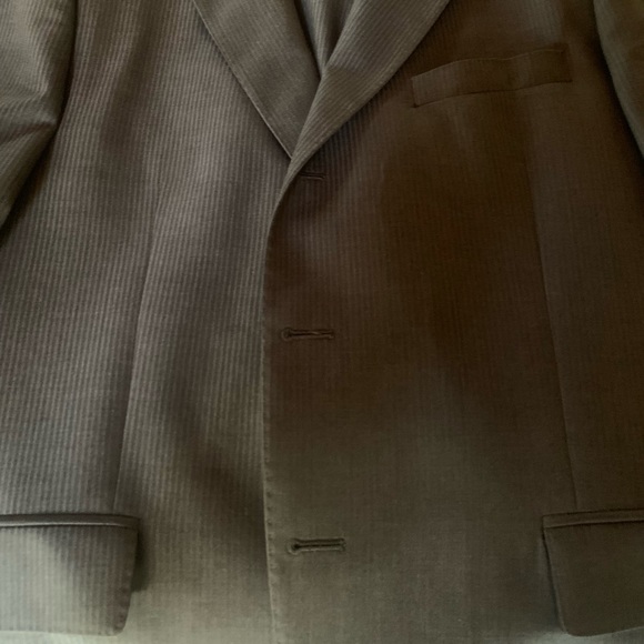 Mens 2 piece lightweight wool suit. Stitched lapels, pocket treatments. Worn 2X - Picture 10 of 10